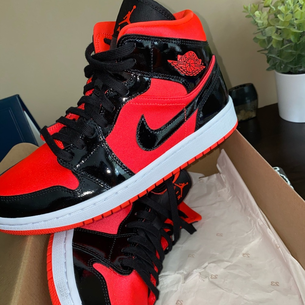 JORDAN 1s MID